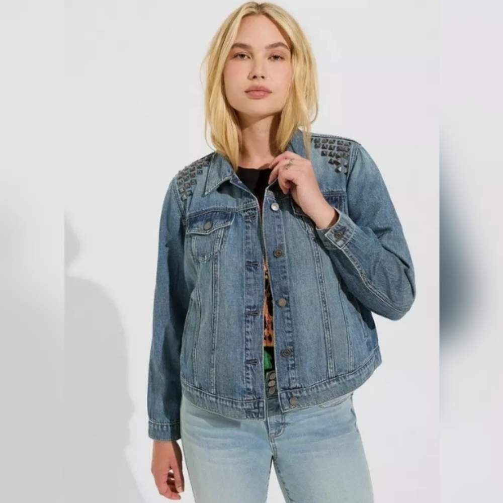 Torrid Studded Denim Trucker Jacket Size 2X (18/20)